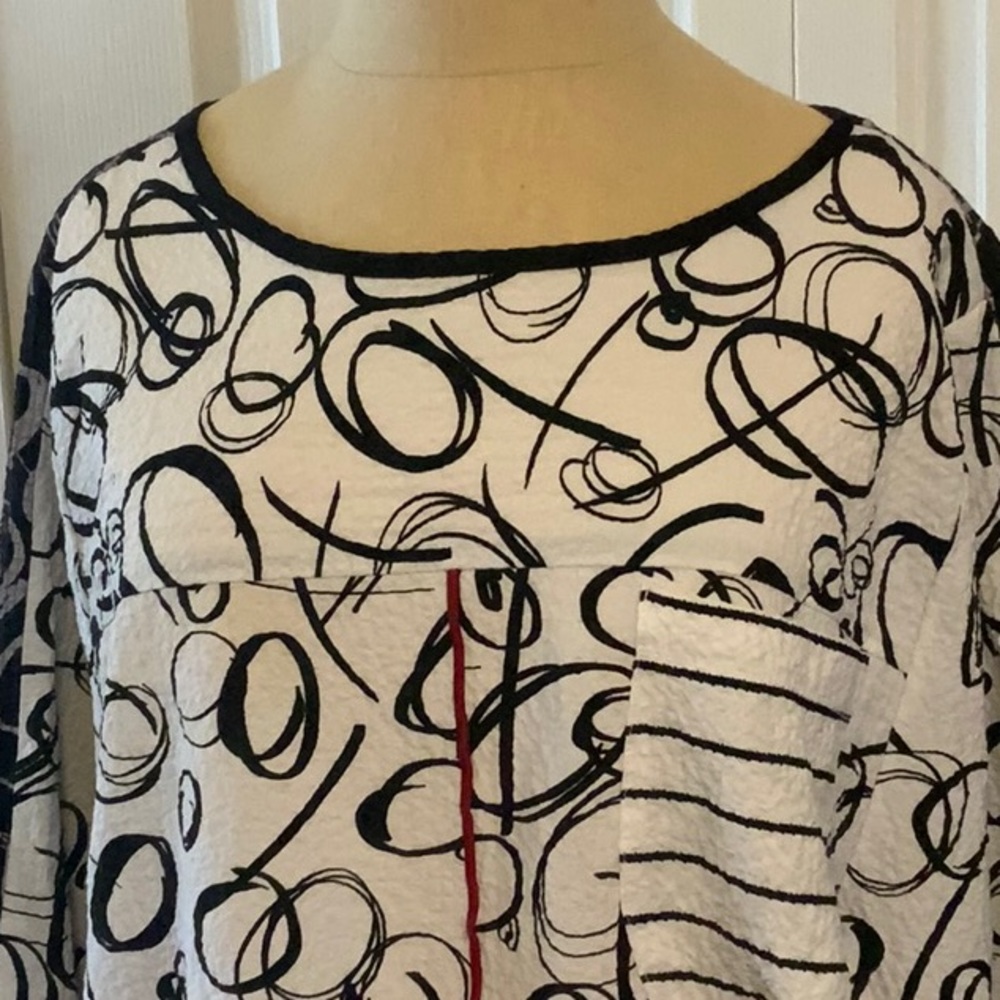 Moonlight by Y&S Tunic Top- OS- Black/Wht/Red- 2 Pocket - Picture 2 of 9